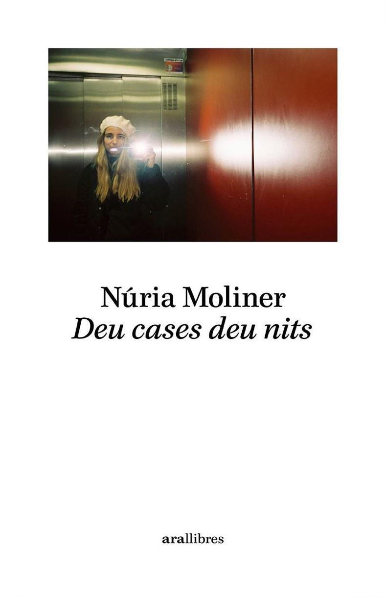 DEU CASES DEU NITS | 9788411731256 | MOLINER SABADELL, NÚRIA | Llibreria La Font de Mimir - Llibreria online Barcelona - Comprar llibres català i castellà