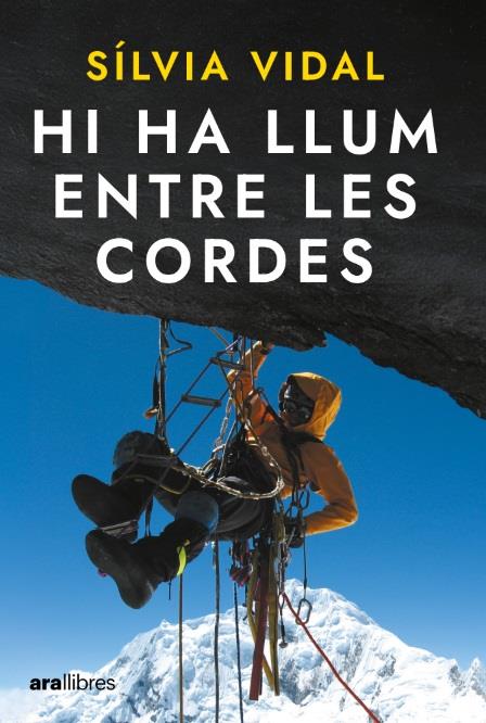 HI HA LLUM ENTRE LES CORDES | 9788411731270 | VIDAL MARTÍ, SÍLVIA | Llibreria La Font de Mimir - Llibreria online Barcelona - Comprar llibres català i castellà